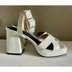 Indigo Rd. White Platform Sandals Sz 7.5
